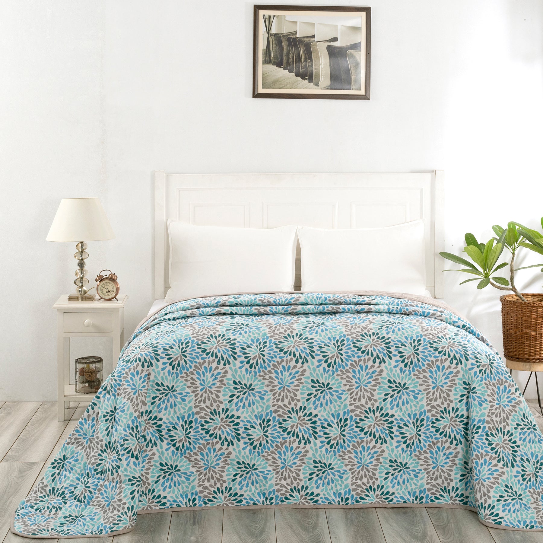 Laura Light Weight Extreme Winter Quilt Blue