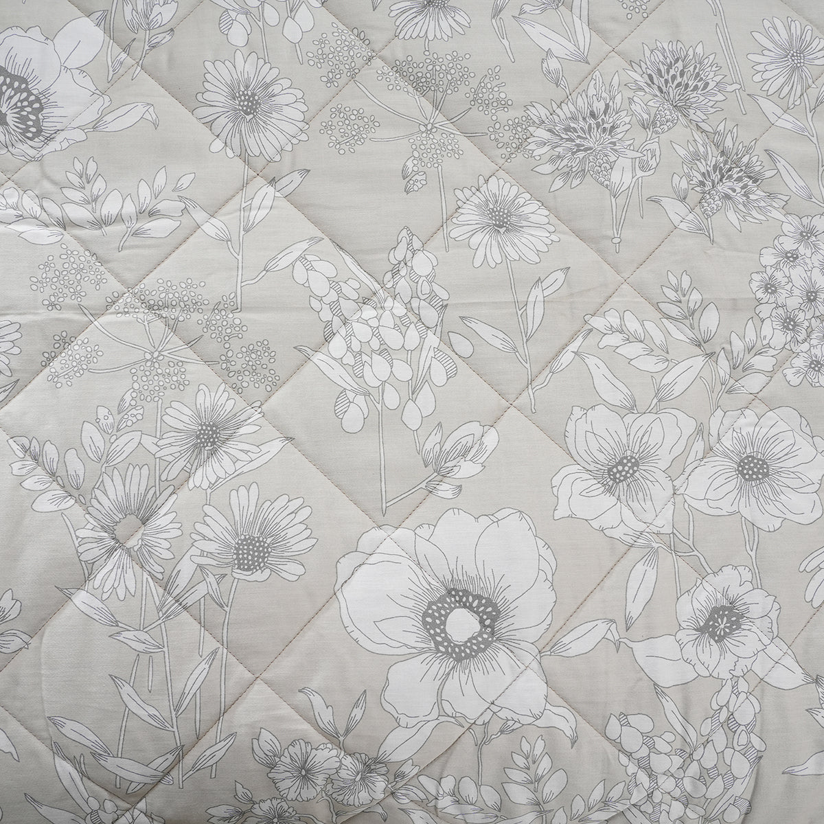 Royal Botanic 115 GSM Outline Floral Quilt/Quilted Bed Cover