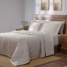 Acanthus Serenity Visual Treat Hand Quilted Quilt/Comforter