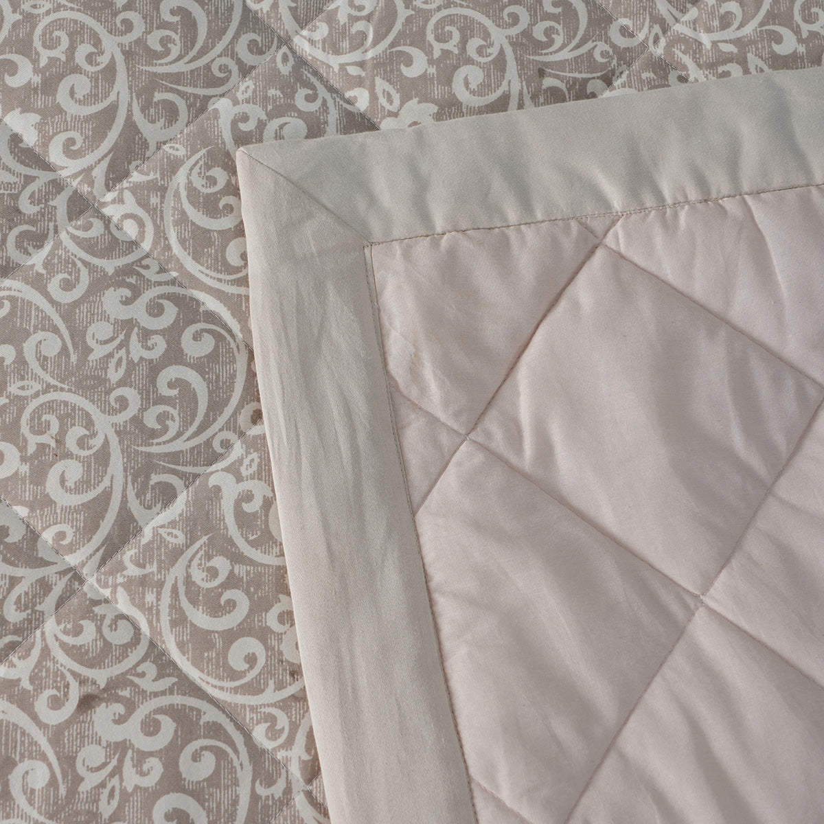 Acanthus Serenity Visual Treat Hand Quilted Quilt/Comforter