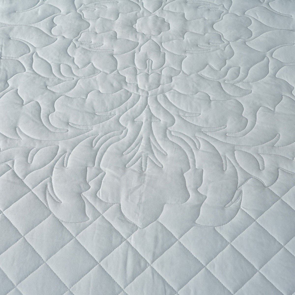 Acanthus Serenity Sole Bliss Quilted Quilt/Comforter