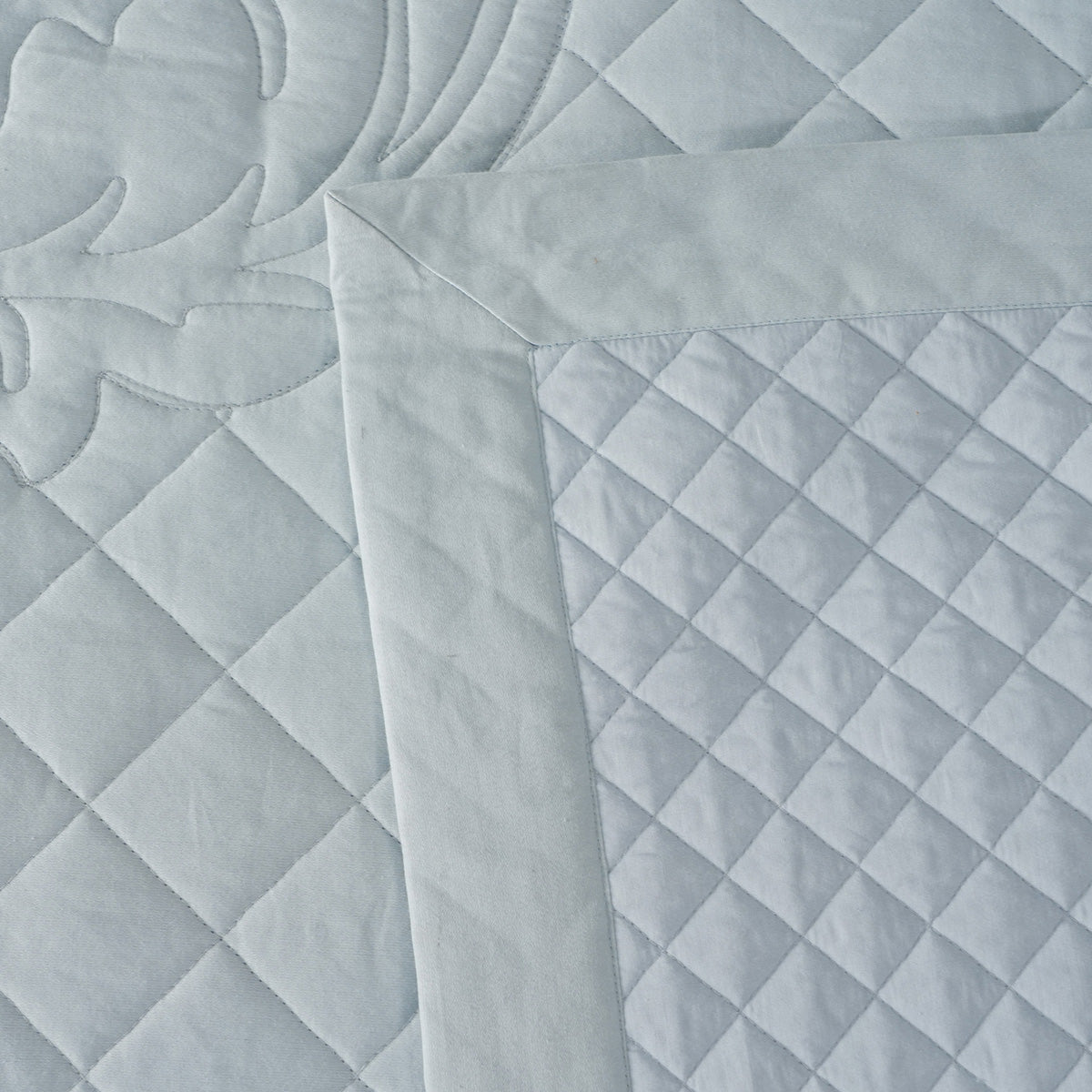 Acanthus Serenity Sole Bliss Quilted Quilt/Comforter