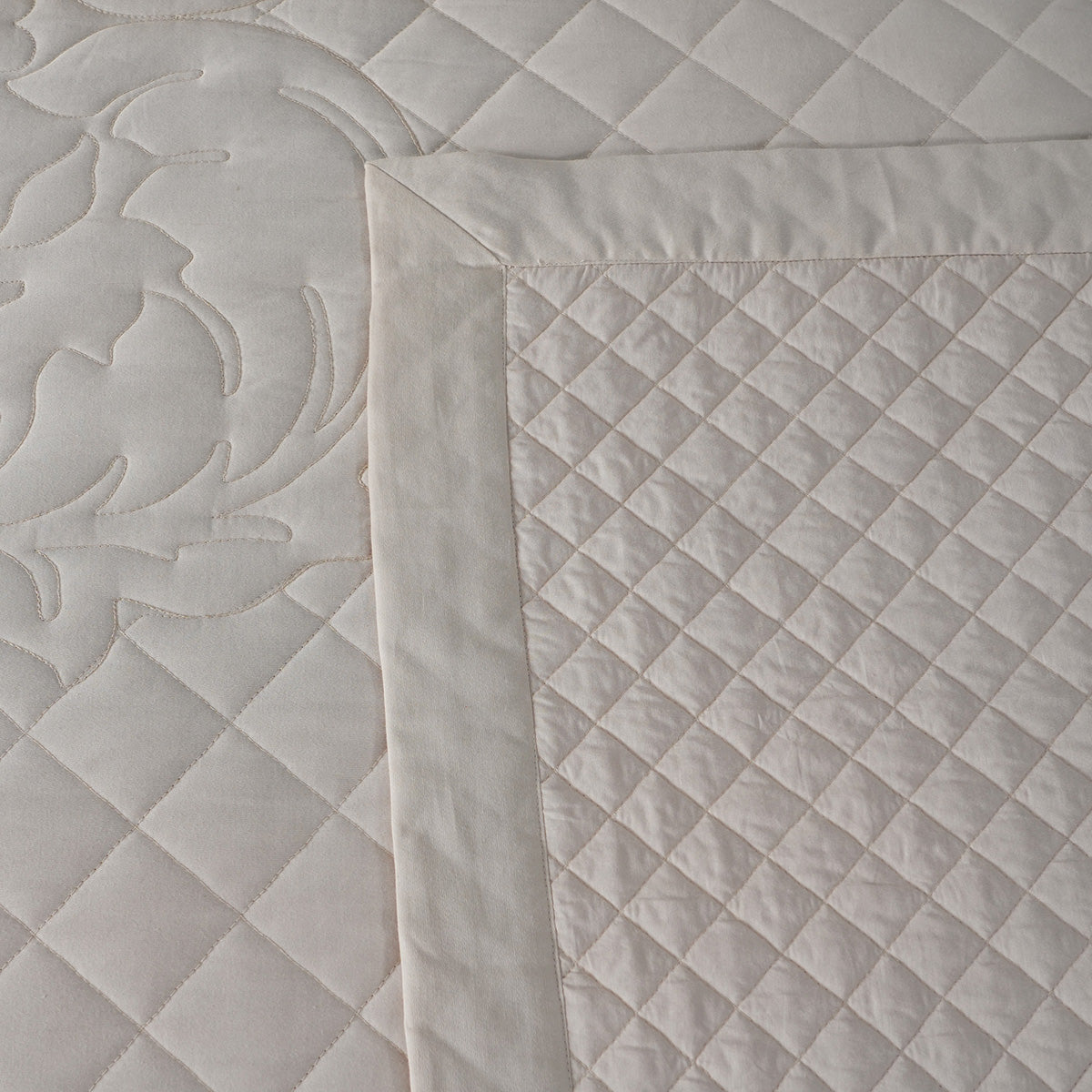 Acanthus Serenity Sole Bliss Quilted Quilt/Comforter