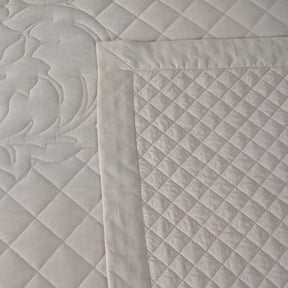 Acanthus Serenity Sole Bliss Quilted Quilt/Comforter