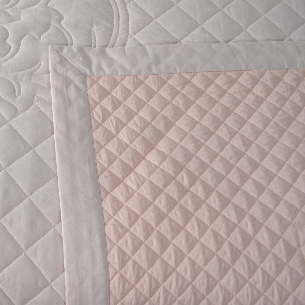 8Pc Acanthus Serenity Sole Bliss Quilted Quilt/Comforter Set