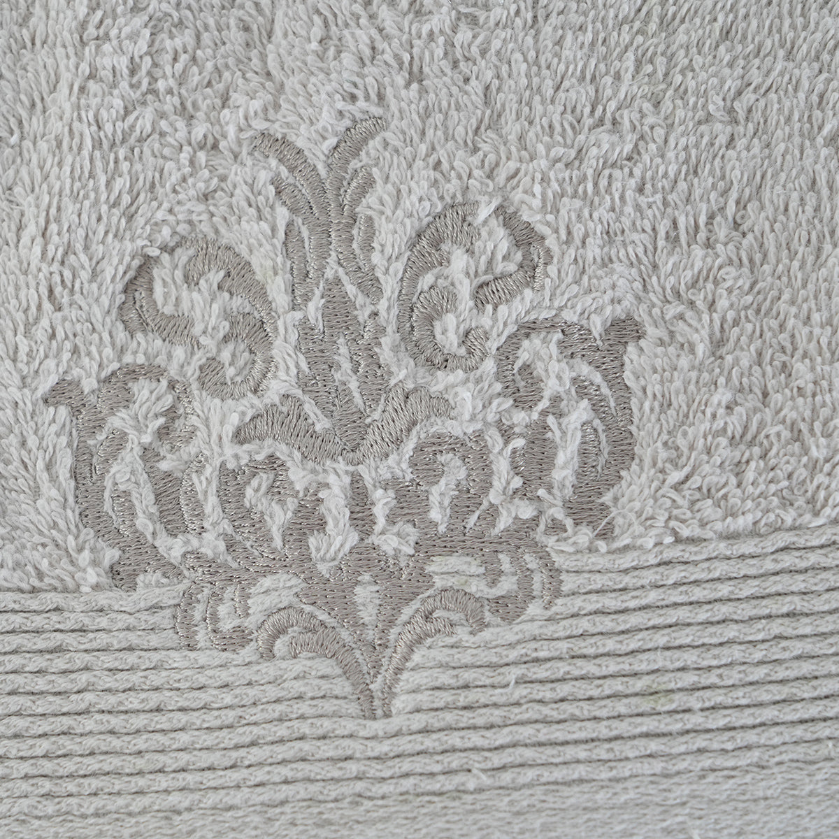 Acanthus Serenity Dutch Embroidery Machine Towel