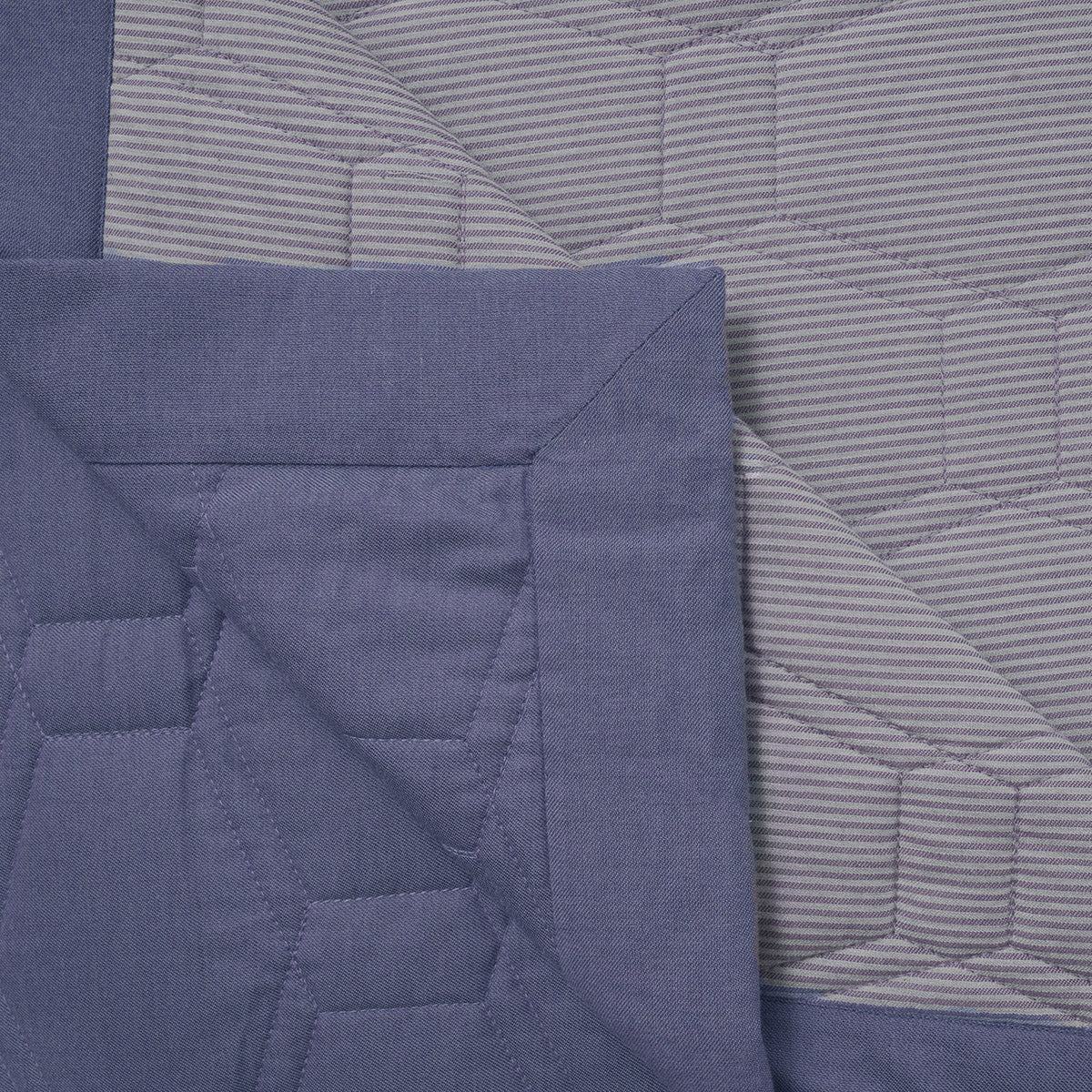 Pin Stripe 100% Natural Cotton Filling Light Weight Winter Quilt / Quilted Bed Cover Blue