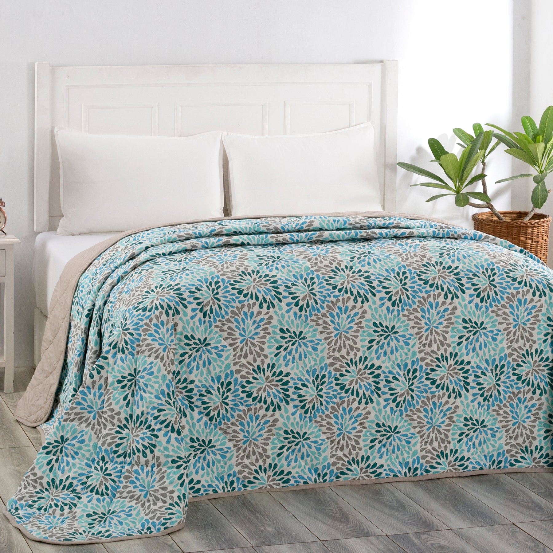 Laura Light Weight Extreme Winter Quilt Blue